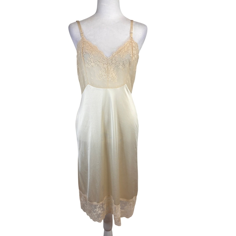 Vtg Vanity Fair Full Slip Womens 34 L Ivory Lace Trim Antron Nylon USA Bridal